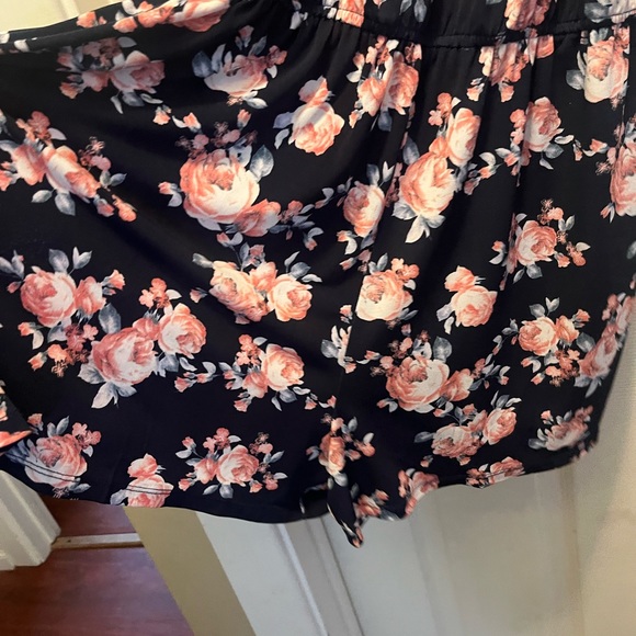 Maurice’s womens large navy sleeveless floral shorts romper back tie - Picture 3 of 6